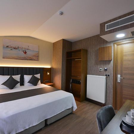 Istport Garden Hotels Arnavutkoy Exteriör bild A room at the hotel