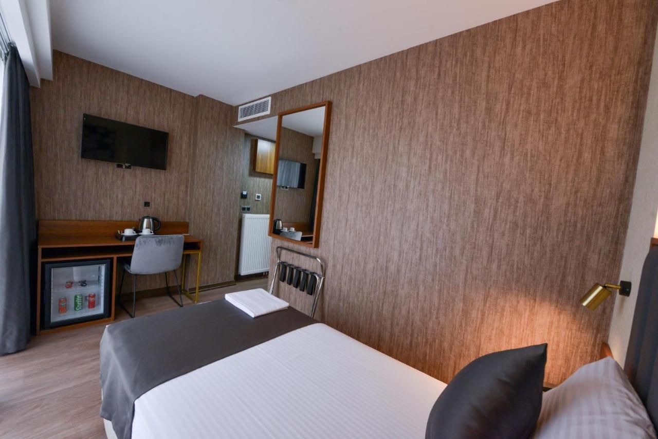 Istport Garden Hotels Arnavutkoy Exteriör bild A room at the hotel