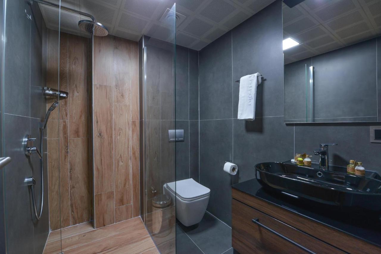 Istport Garden Hotels Arnavutkoy Exteriör bild A modern bathroom