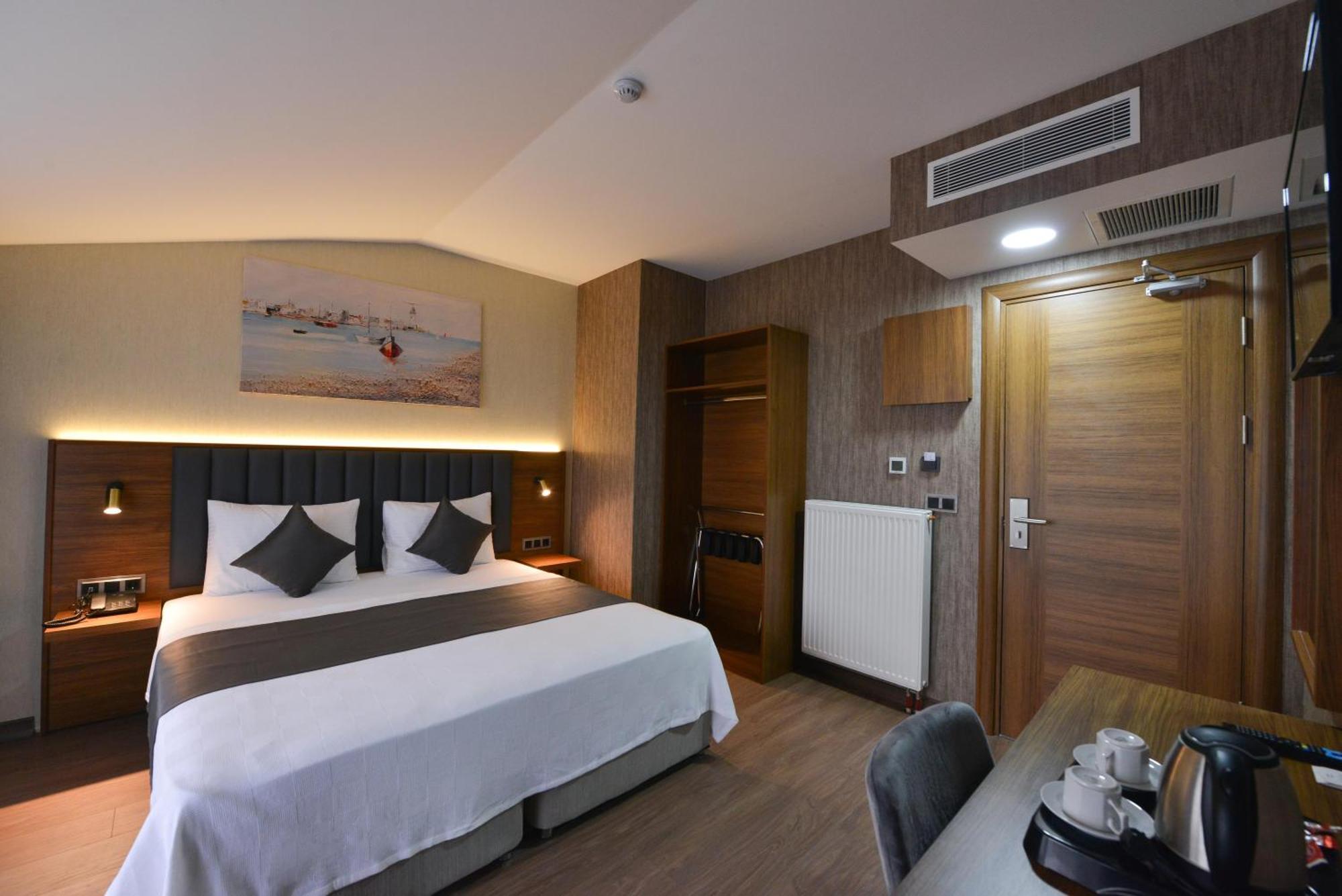 Istport Garden Hotels Arnavutkoy Exteriör bild A room at the hotel
