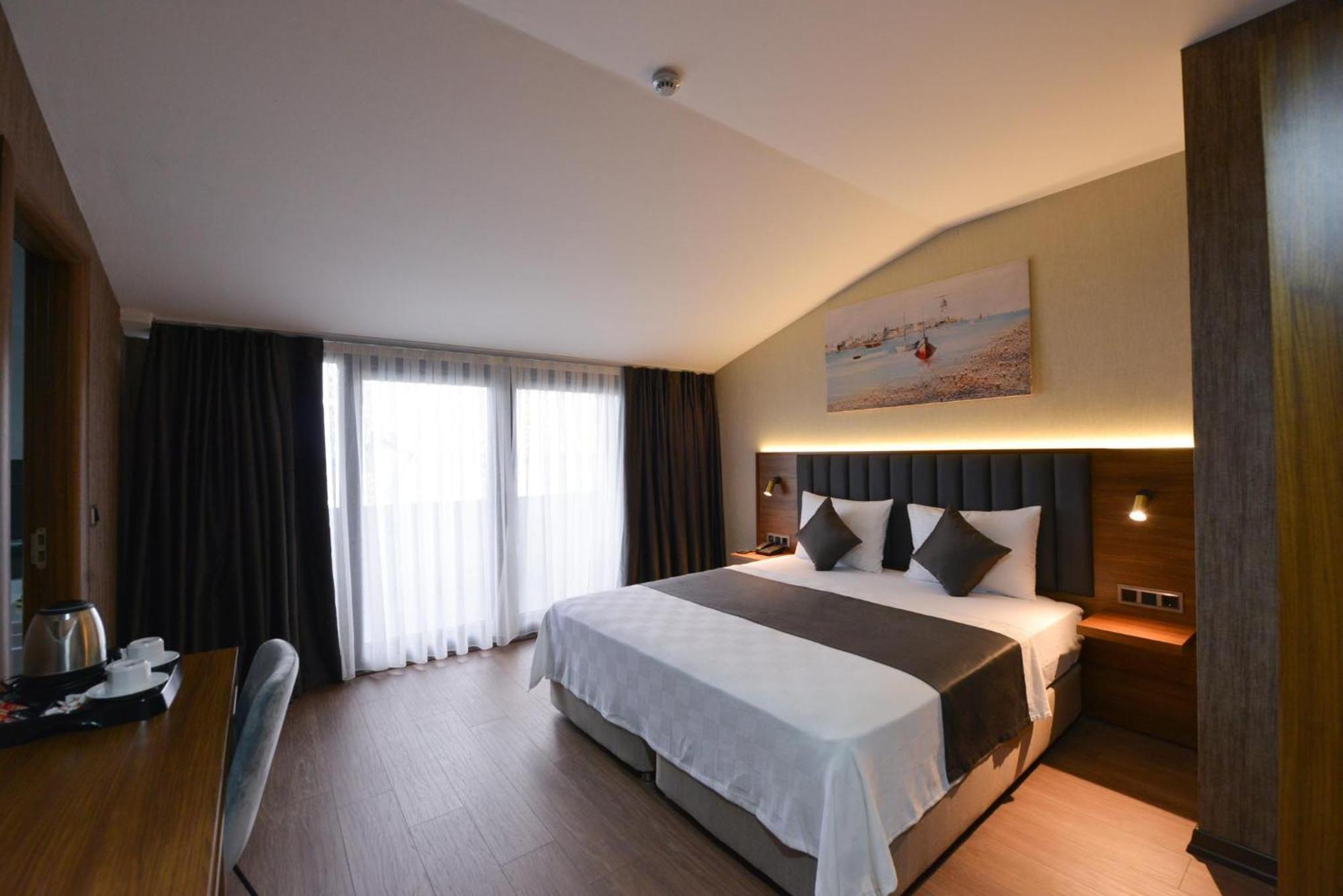 Istport Garden Hotels Arnavutkoy Exteriör bild Deluxe Room
